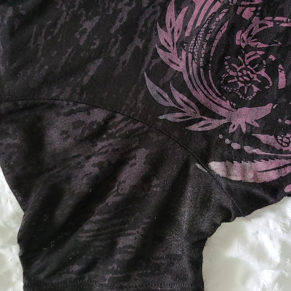 ⭐️3/$35 Billabong V neck acid tee - Picture 3 of 5